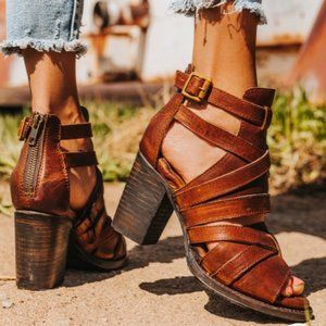 Freebird Claw sandal size 7 cognac